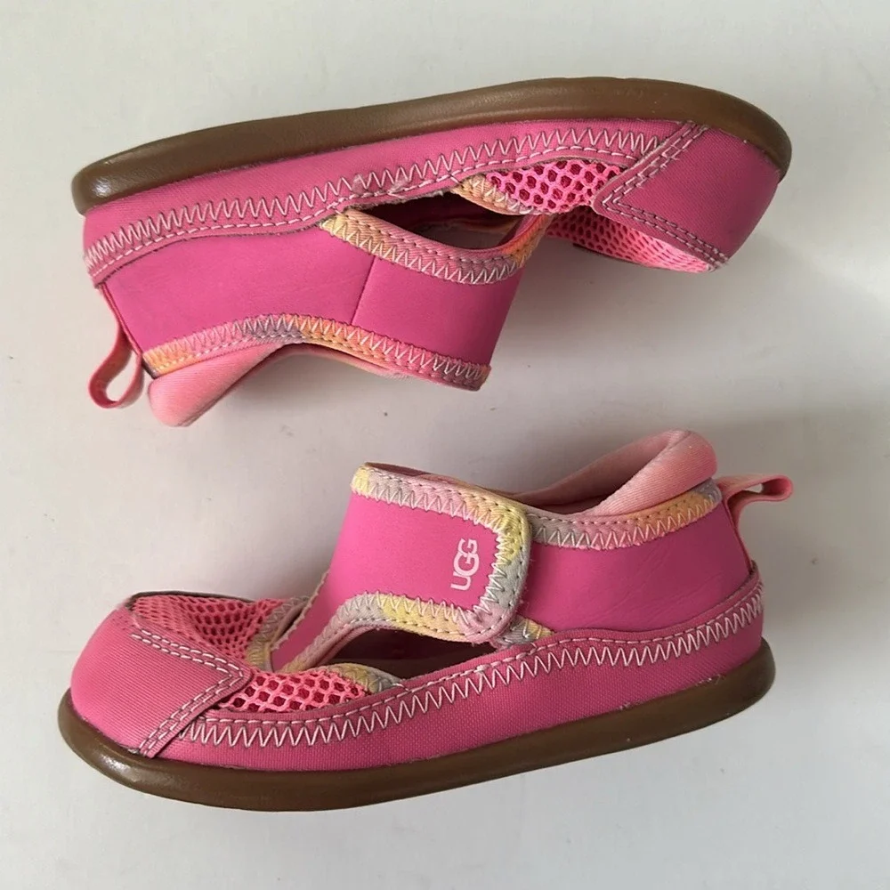 UGG Toddler sandals Delta Closed Toe water shoes in Pink size 10 slip